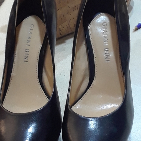 Shoes - Picture 1 of 4